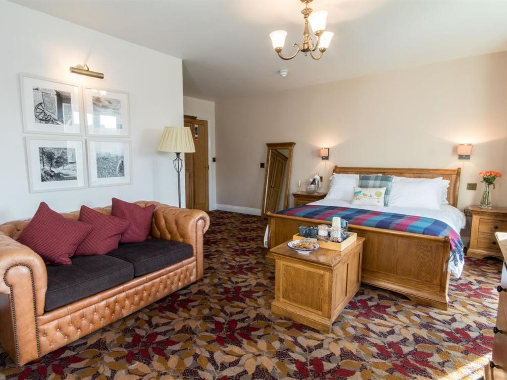 Three Horseshoes Inn Powerstock Экстерьер фото