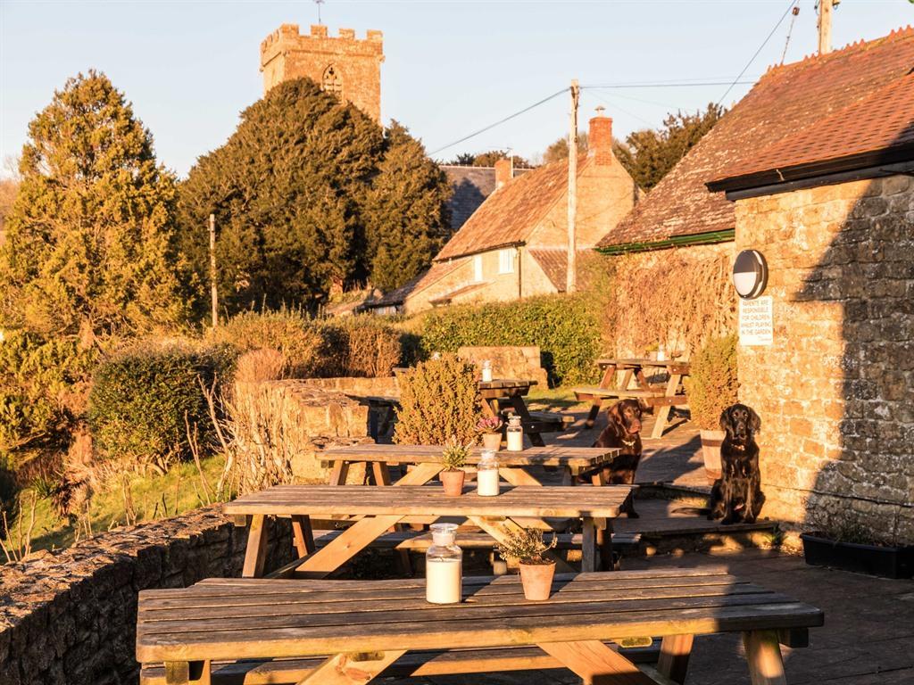 Three Horseshoes Inn Powerstock Экстерьер фото